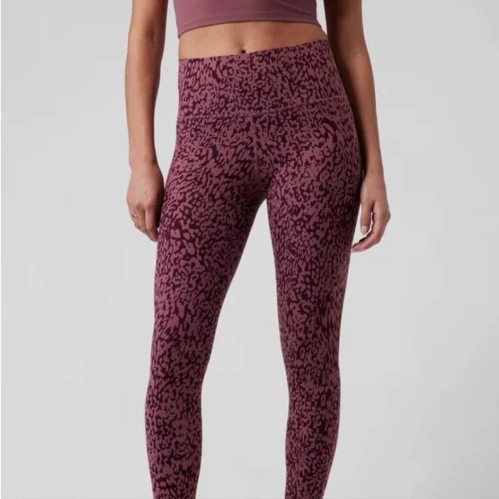 Athleta Salutation Stash II Pink/Mauve Leopard Leggings - Cropped 1X